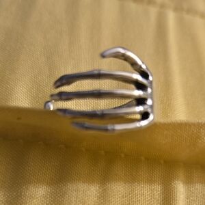 Skeleton Hand Ring Size 7, Silver Tone